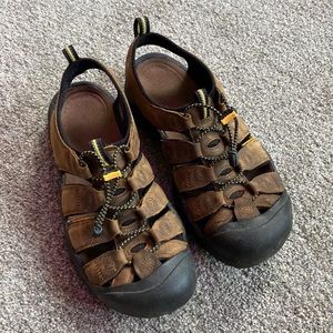 KEEN Men's Newport Closed Toe Leather Sandals